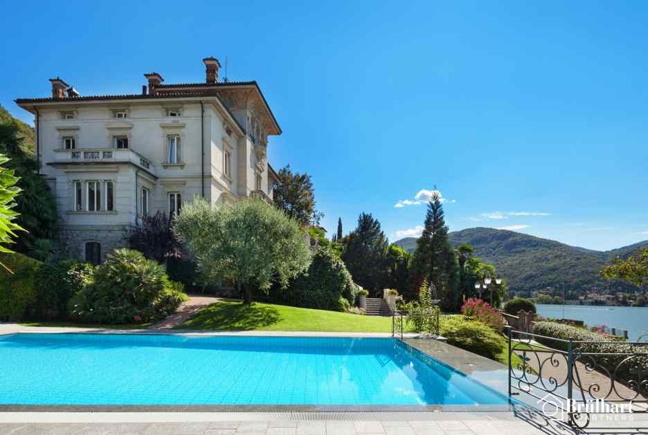 Il mercato delle ville di lusso in Ticino nel 2023 ha visto il 9.1% degli annunci immobiliari dedicati a ville, con un prezzo medio richiesto di 3'260'000 CHF e una dimensione media di 400 m².